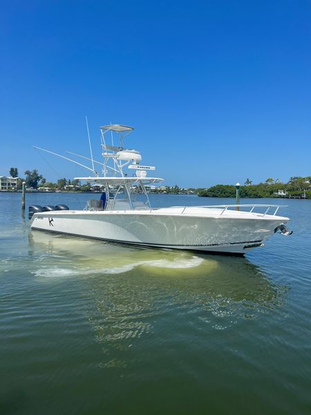 2014 Jupiter 38 Center Console
