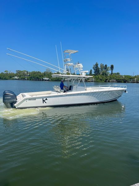 2014 Jupiter 38 Center Console