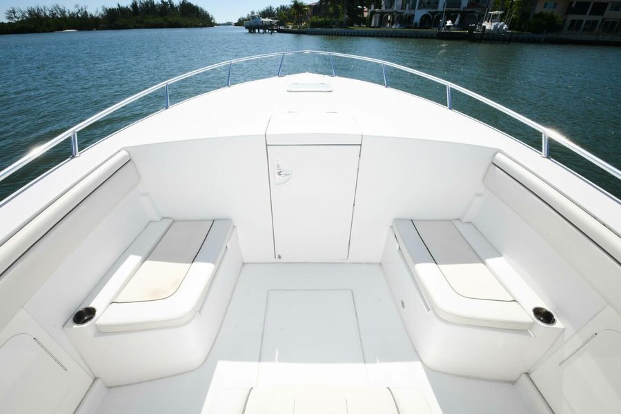 2014 Jupiter 38 Center Console