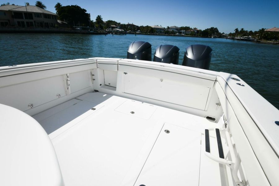 2014 Jupiter 38 Center Console