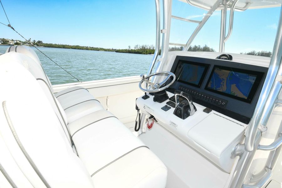 2014 Jupiter 38 Center Console