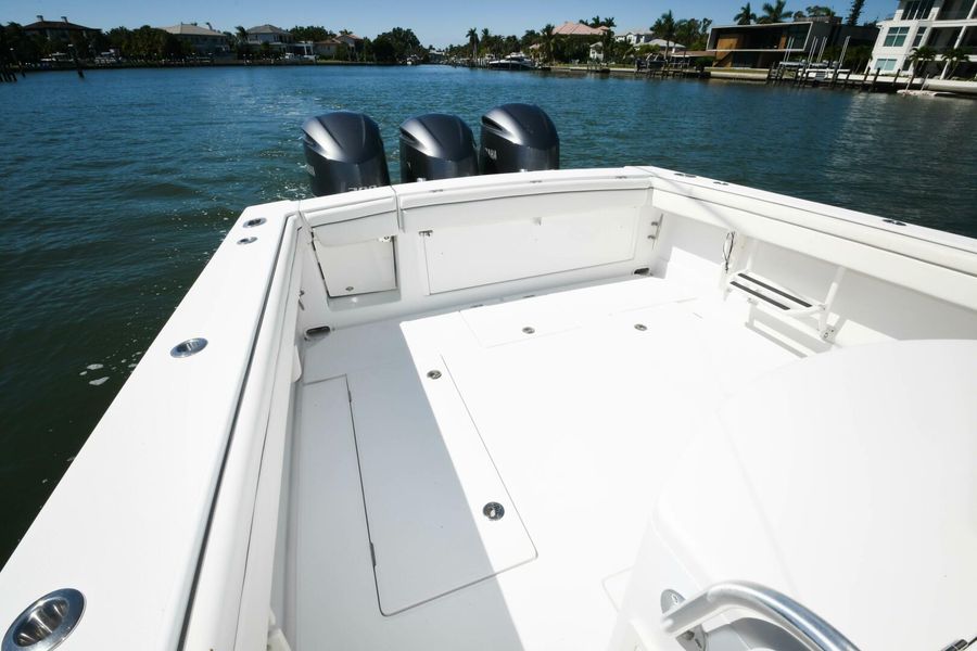 2014 Jupiter 38 Center Console