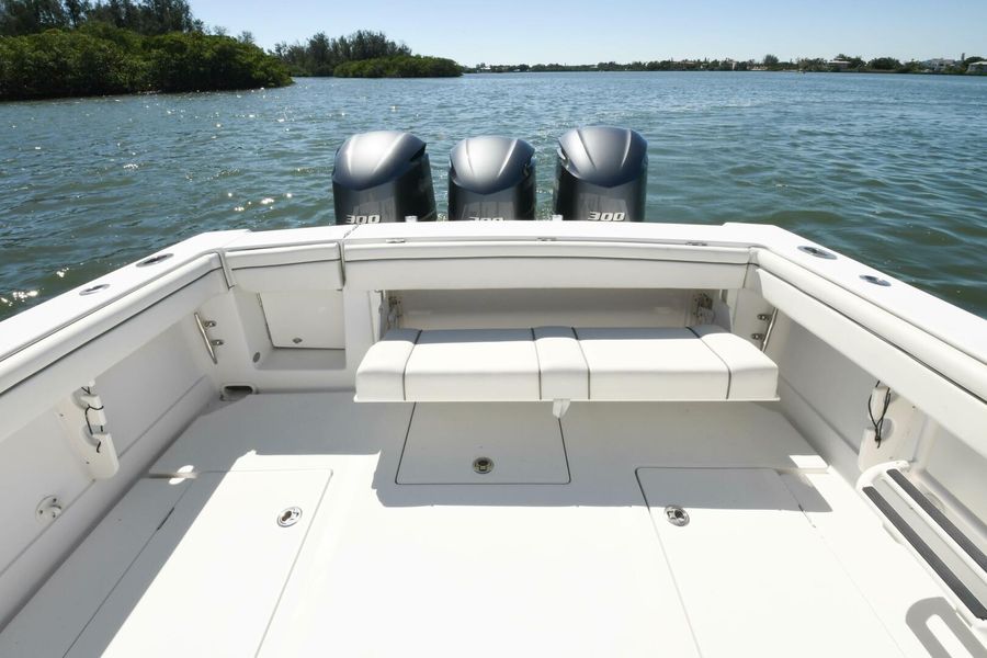 2014 Jupiter 38 Center Console