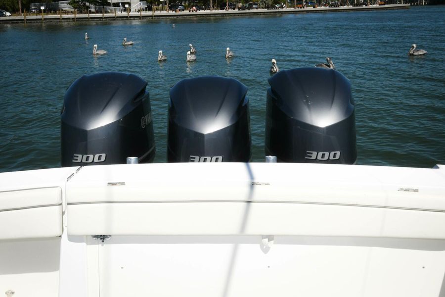 2014 Jupiter 38 Center Console