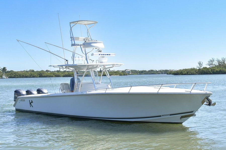 2014 Jupiter 38 Center Console