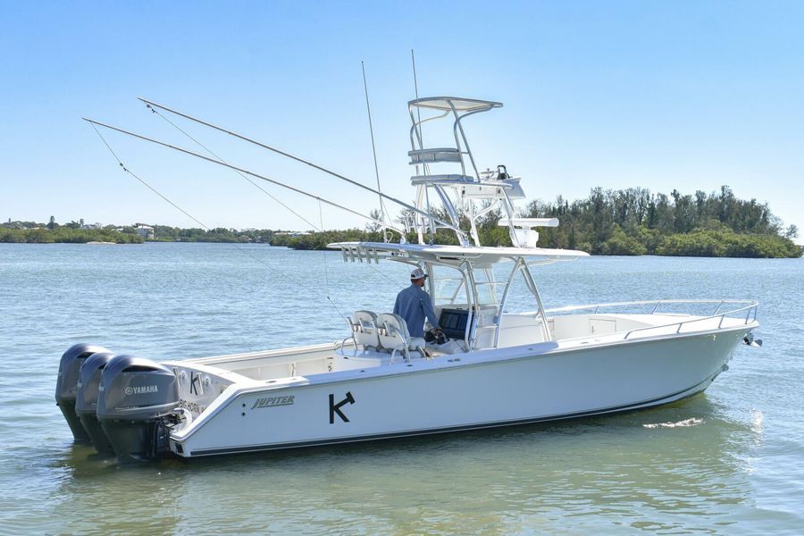 2014 Jupiter 38 Center Console