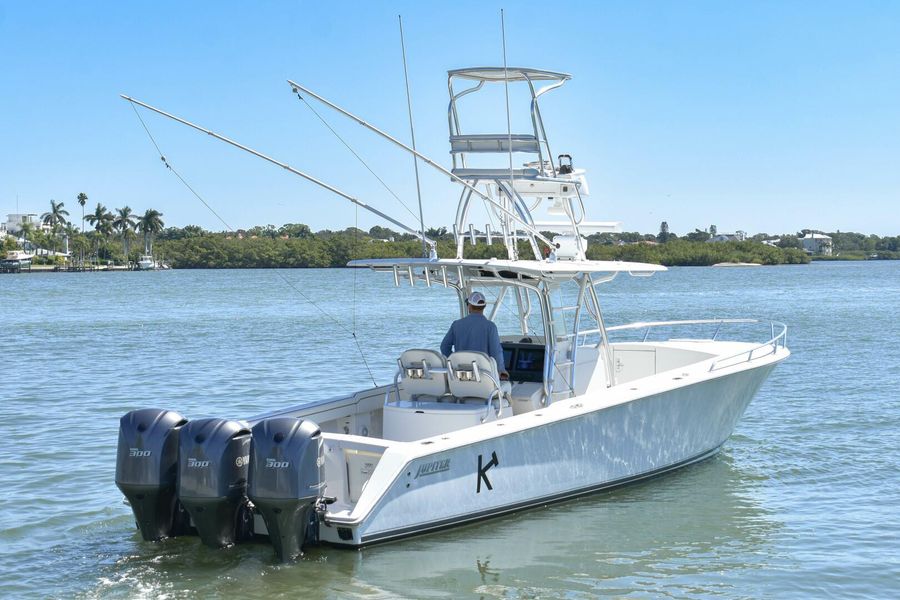 2014 Jupiter 38 Center Console