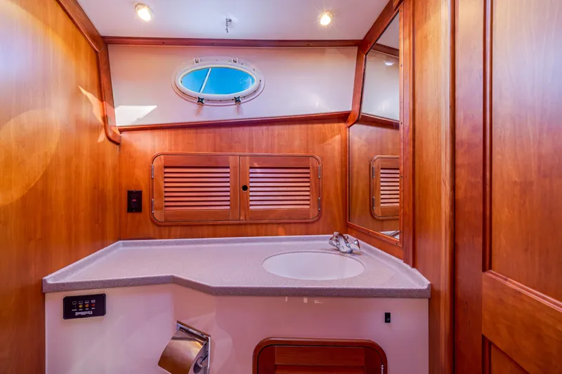 Charmer Yacht Photos Pics Luxurious wooden bathroom interior of 1999 Hinckley Talaria 44 Express yacht.