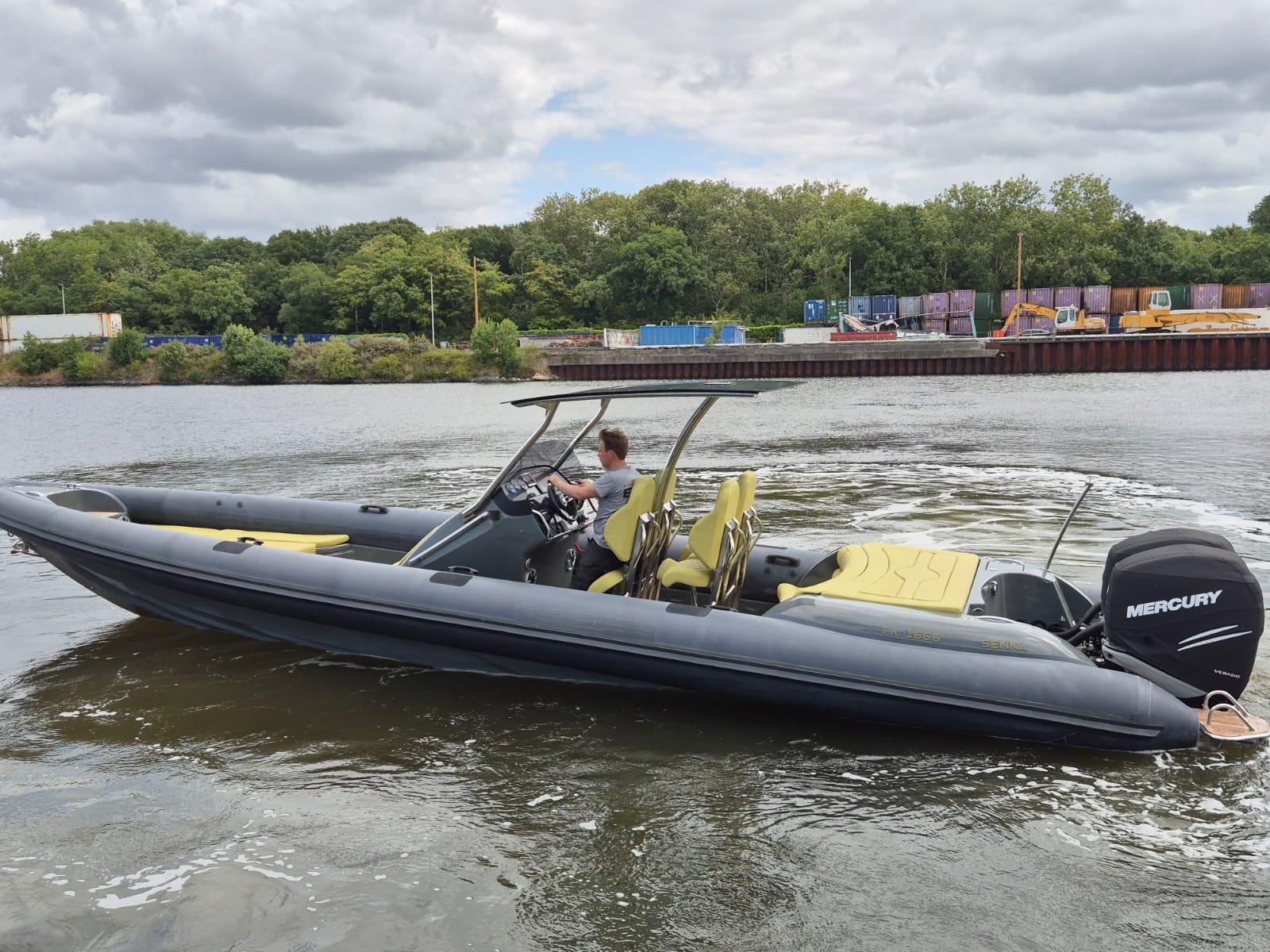 2014 Technohull seaDNA999