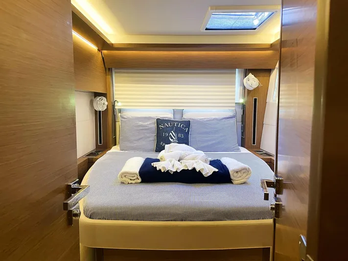 Lone Star Lagoon Yacht Photos Pics Port Aft Cabin