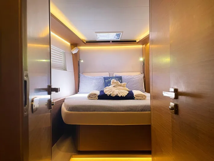 Lone Star Lagoon Yacht Photos Pics Port Forward Cabin