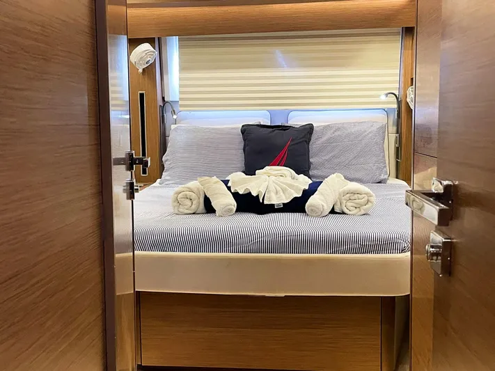 Lone Star Lagoon Yacht Photos Pics Starboard Aft Cabin