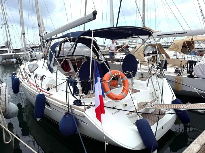 Spark Yacht Photos Pics 