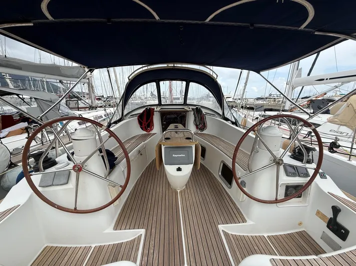 Spark Yacht Photos Pics 