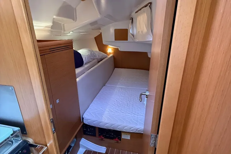 Spark Yacht Photos Pics 