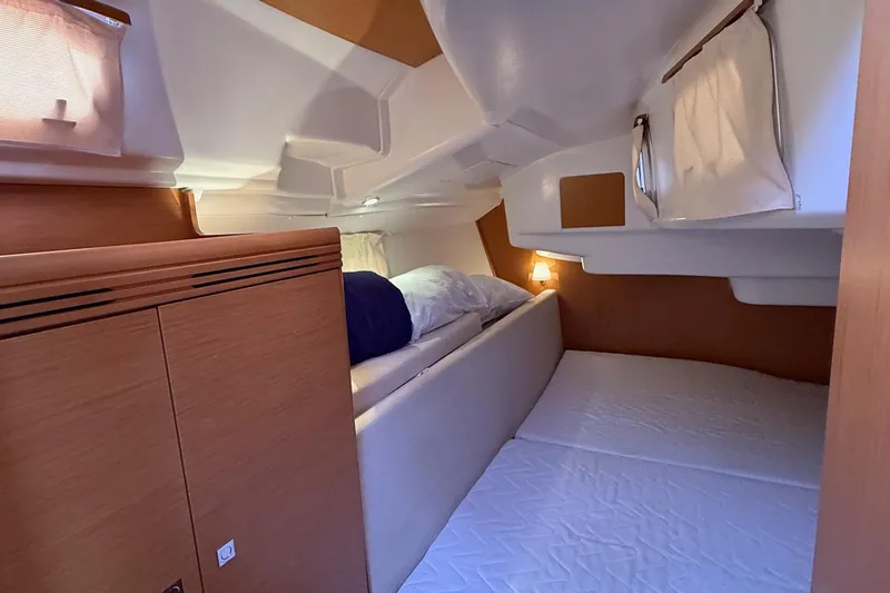 Spark Yacht Photos Pics 