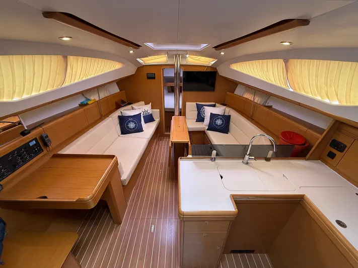 Spark Yacht Photos Pics 