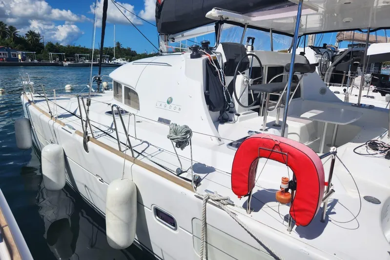 Arcane Yacht Photos Pics Lagoon 380 - Arcane - Vue générale au ponton