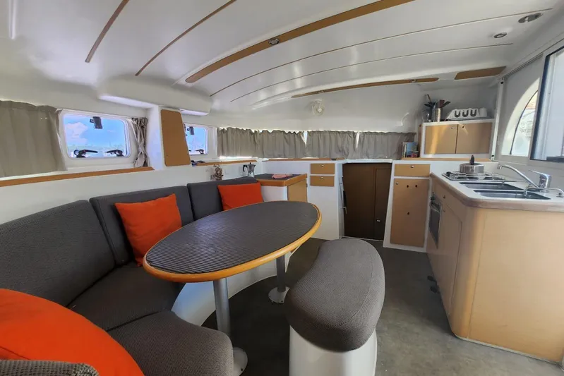 Arcane Yacht Photos Pics Lagoon 380 - Arcane - Carré & Cuisine