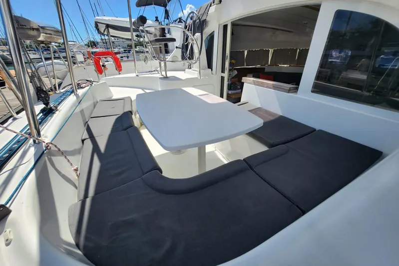 Arcane Yacht Photos Pics Lagoon 380 - Arcane - Cockpit