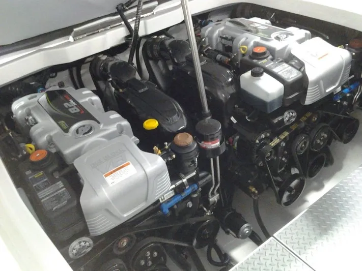 Lucky Yacht Photos Pics Engine compartment of 2018 Formula 370 Super Sport boat.