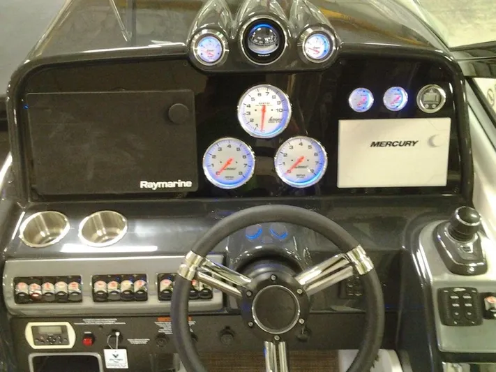 Lucky Yacht Photos Pics Dashboard of a 2018 Formula 370 Super Sport boat.