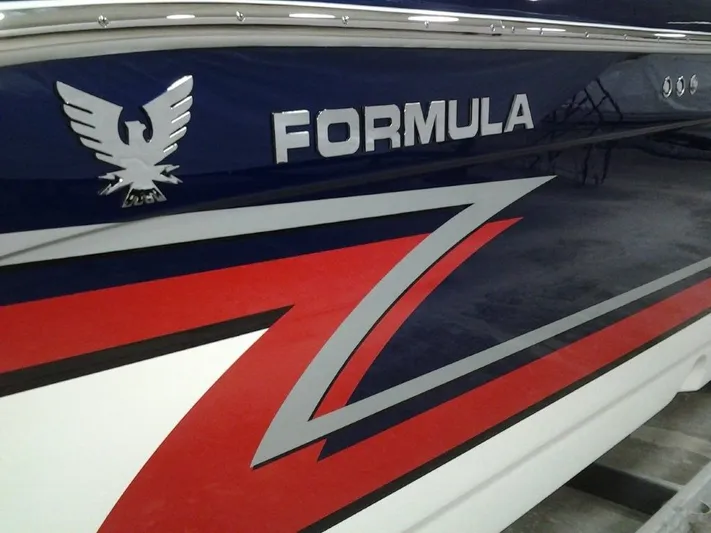 Lucky Yacht Photos Pics 2018 Formula 370 Super Sport boat with striking design.