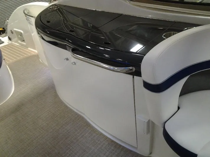 Lucky Yacht Photos Pics Interior of a 2018 Formula 370 Super Sport yacht.