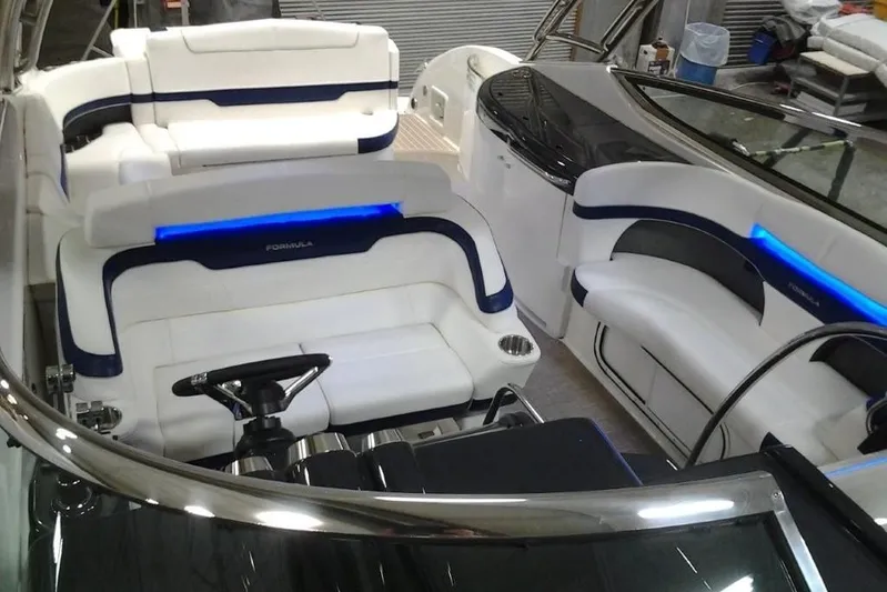 Lucky Yacht Photos Pics Interior of a 2018 Formula 370 Super Sport boat with luxurious seating.