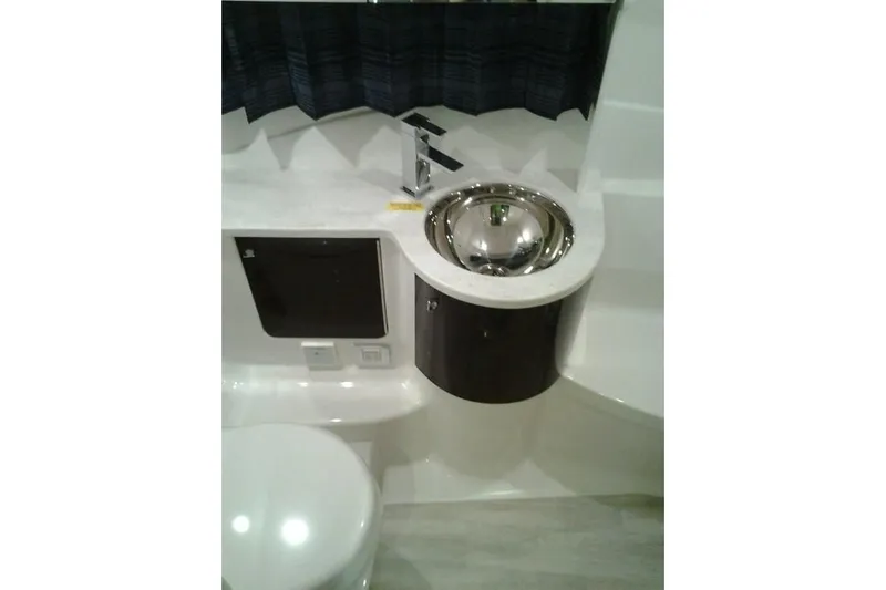 Lucky Yacht Photos Pics Interior of 2018 Formula 370 Super Sport boat, bathroom area.