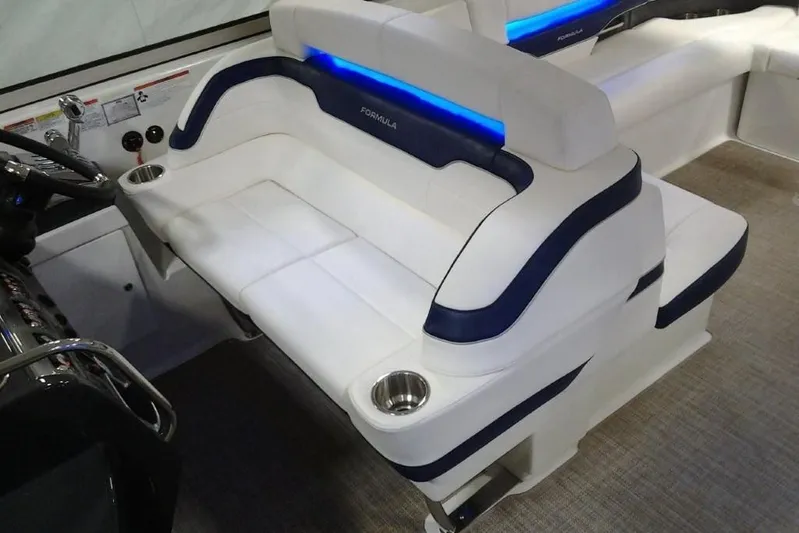 Lucky Yacht Photos Pics 