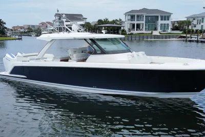 Tiara Yachts 43 LS