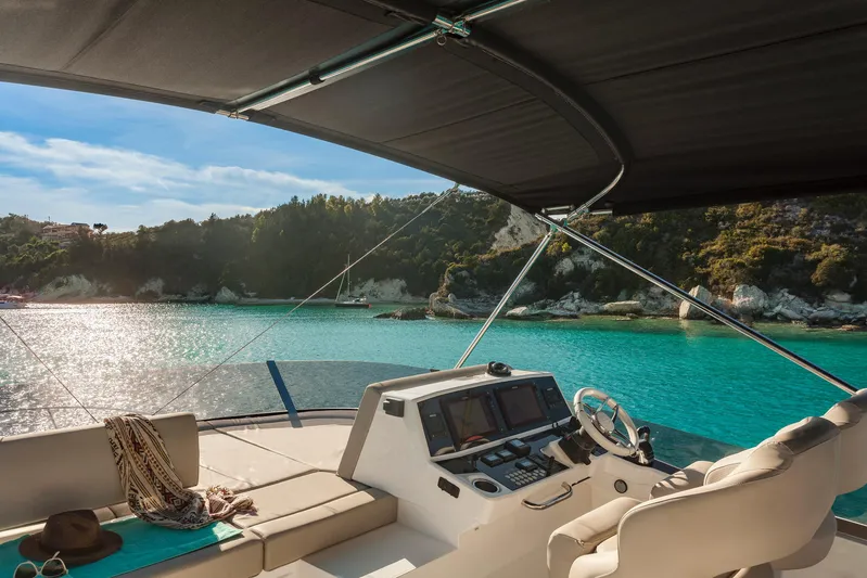 M/y Lady K Yacht Photos Pics 2018 Sunseeker Manhattan 52 yacht interior with scenic ocean view.