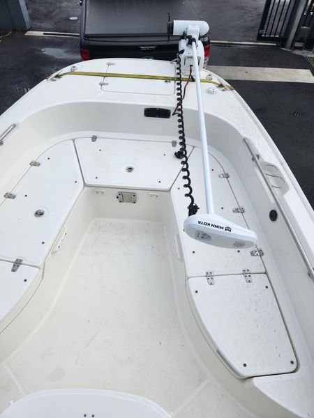 2022 Boston Whaler 270 Dauntless