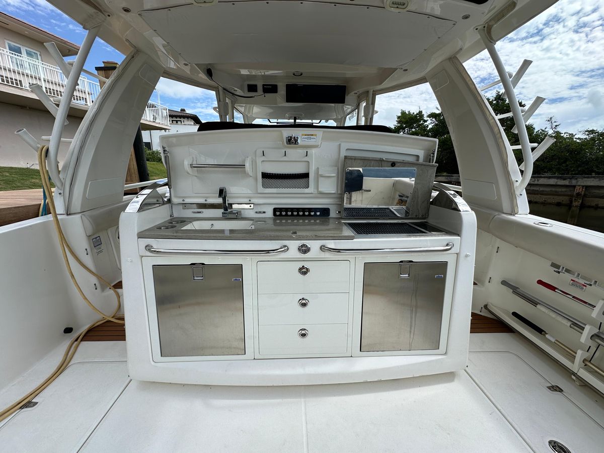 2020 Boston Whaler 42 
