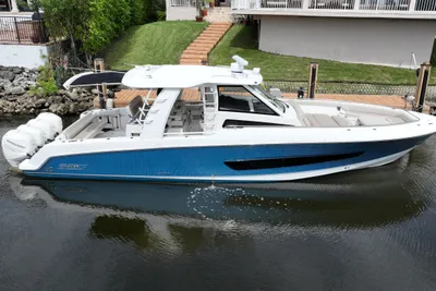 Boston Whaler 420 Outrage