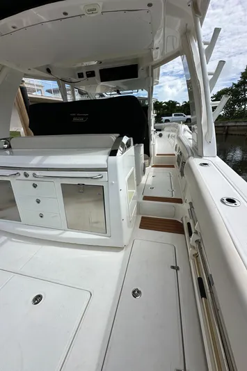  Yacht Photos Pics 2020 Boston Whaler 420 Outrage boat interior with sleek design and modern amenities.