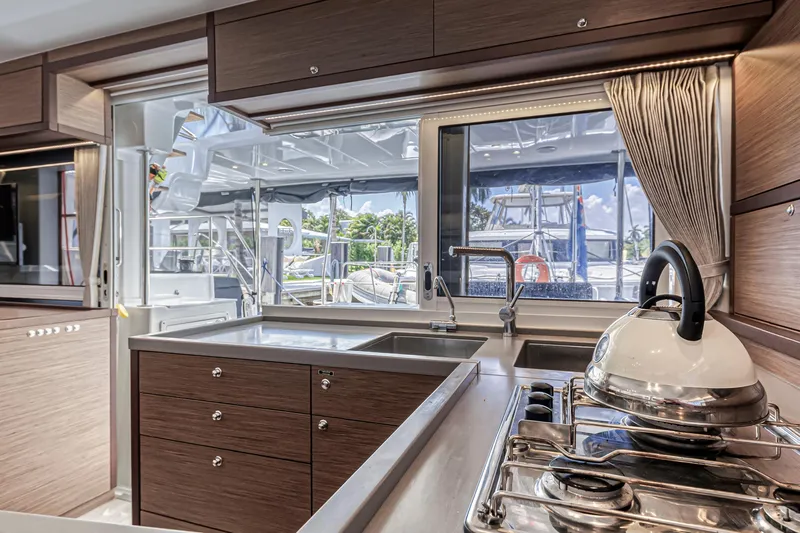 Kiri Maia Yacht Photos Pics 