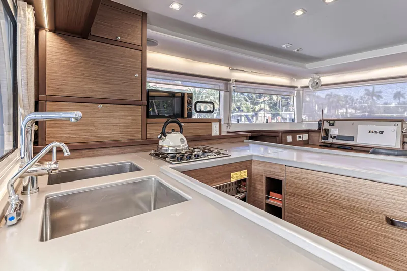 Kiri Maia Yacht Photos Pics 