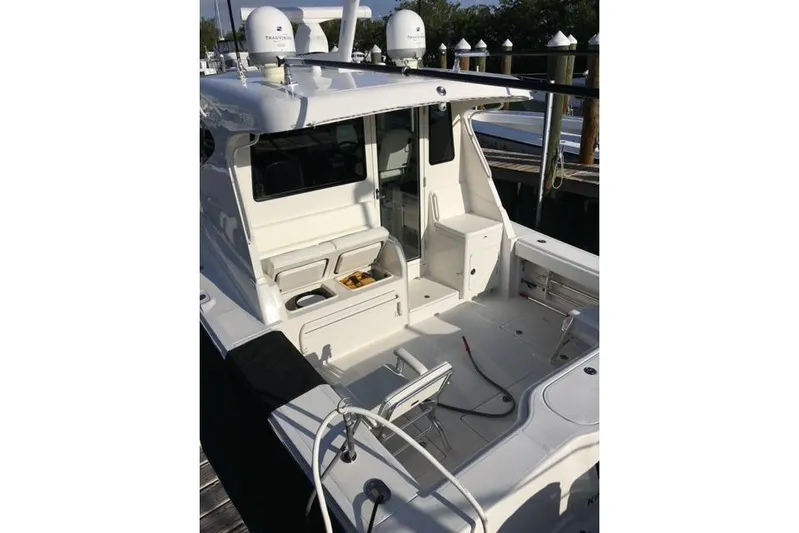  Yacht Photos Pics 2015 Jupiter 41 SB boat with spacious deck and modern equipment.