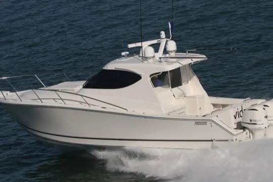  Yacht Photos Pics 2015 Jupiter 41 SB boat cruising on open water, side view.