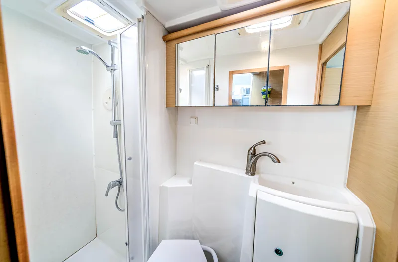 Willow Yacht Photos Pics 