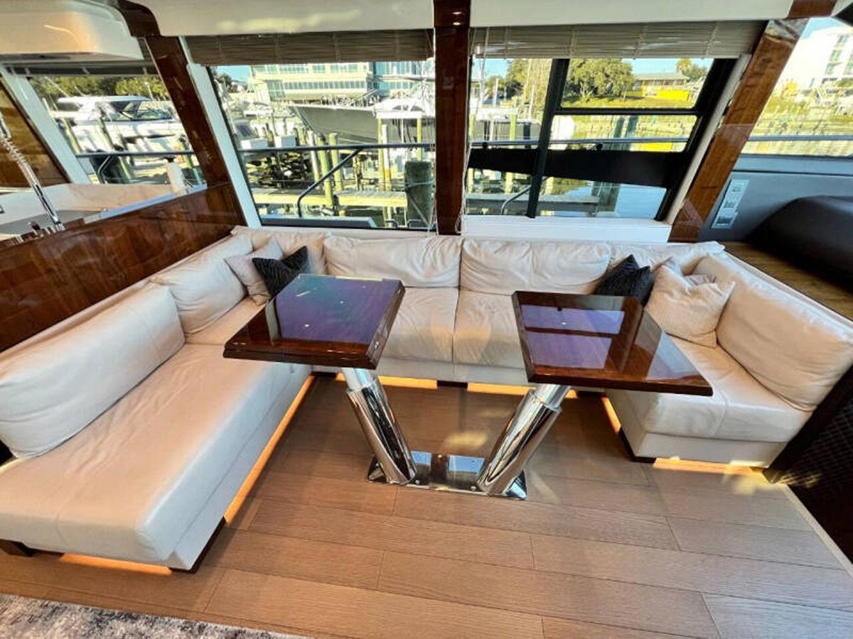2020 Fairline 68 