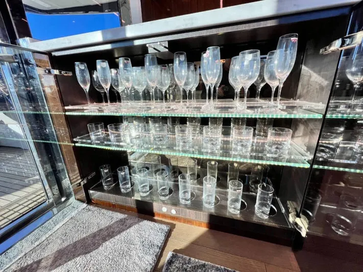Blind Date Yacht Photos Pics Glassware cabinet on Fairline Squadron 68 yacht, 2020 model, with champagne flutes and tumblers.