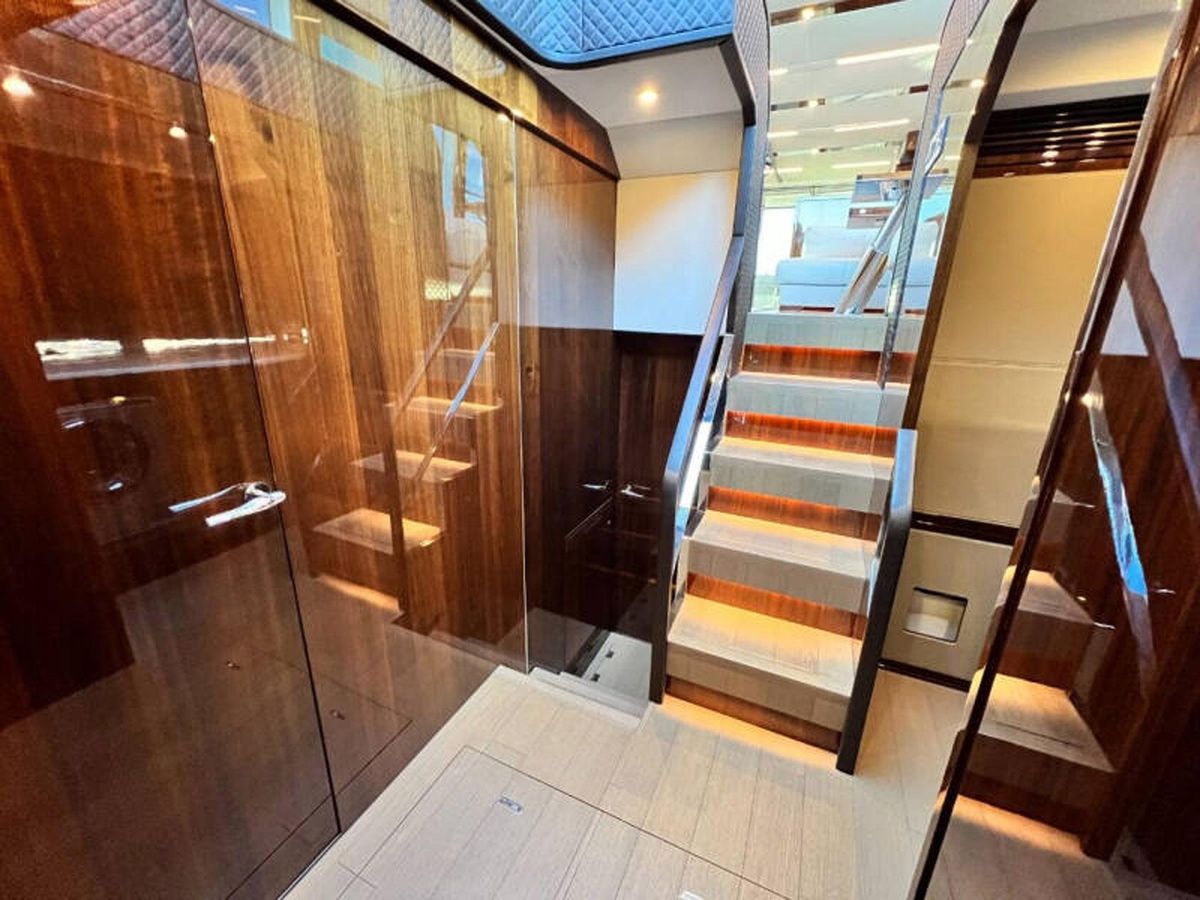 2020 Fairline 68 