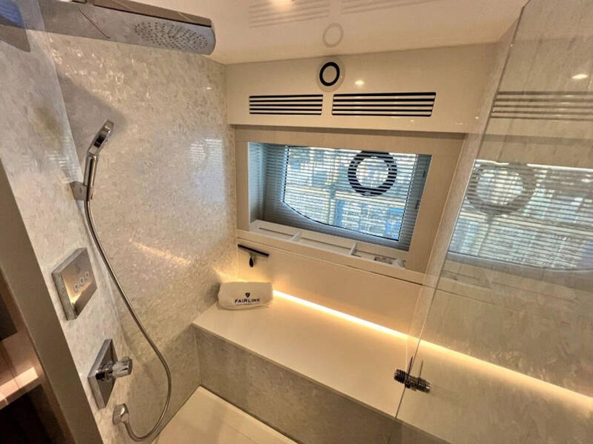 2020 Fairline 68 