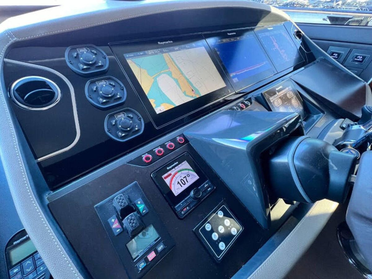 2020 Fairline 68 