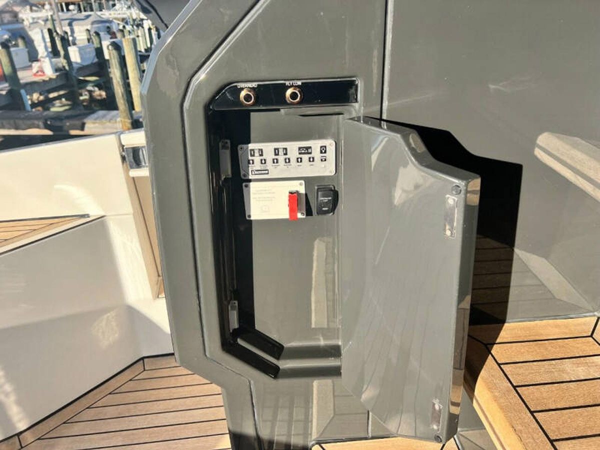 2020 Fairline 68 