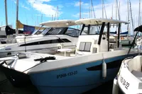 Aquila 28 Exterior