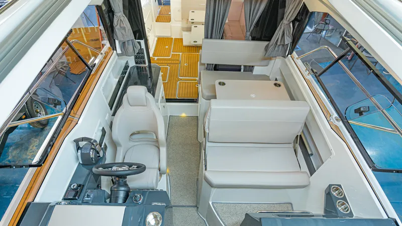  Yacht Photos Pics Interior of 2024 Skamander 920 Explorer MAX boat, featuring modern seating and steering area.
